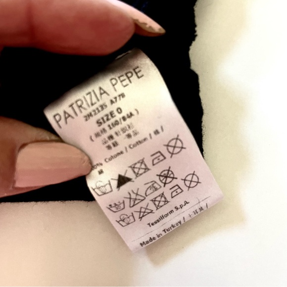 Patrizia Pepe Designer Tee, “PATTY”. Black with Playful Cartoon Image & … - Picture 9 of 9